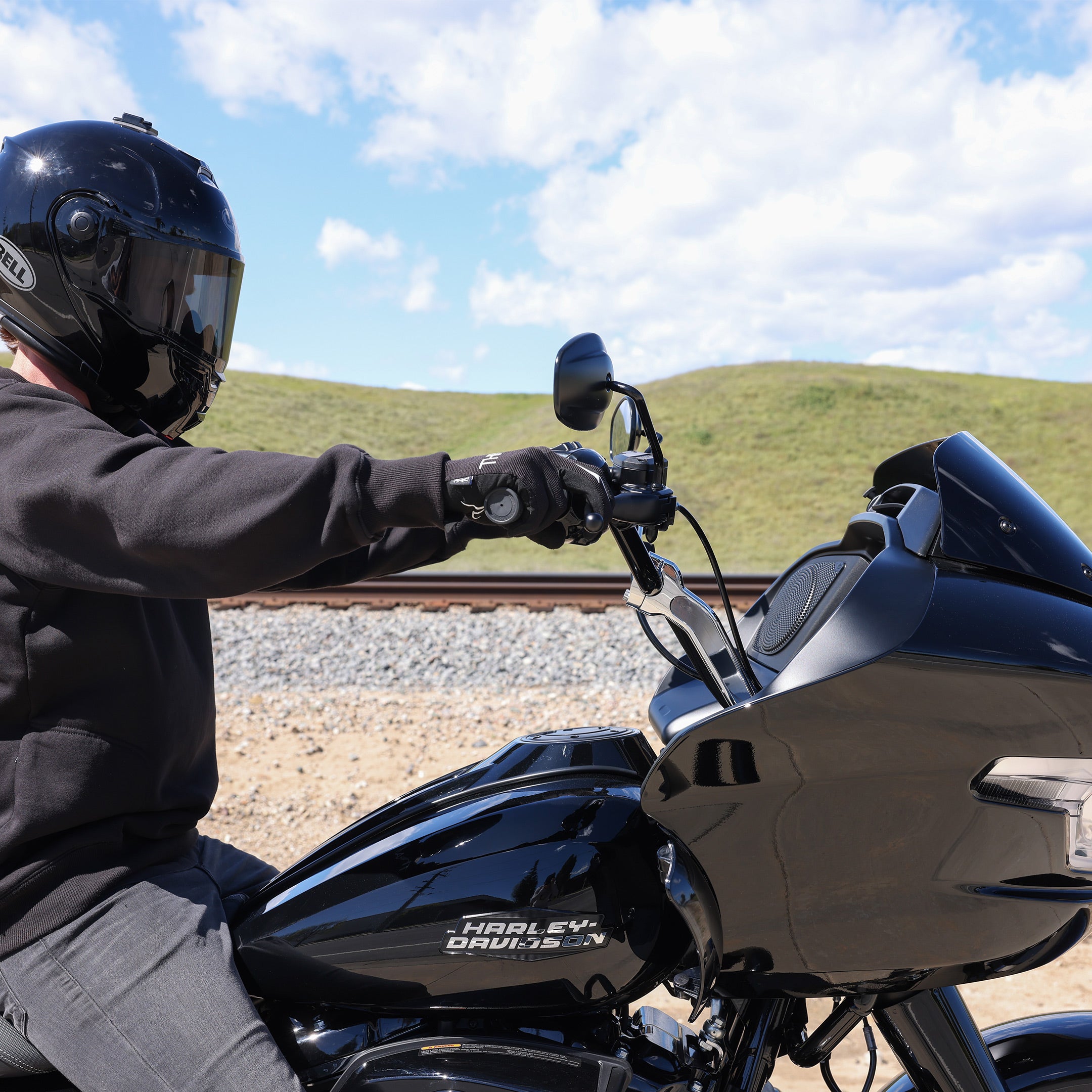 ハーレーハンドル Thrashin Supply High Bend Bars for 2024 Harley Touring - Chrome