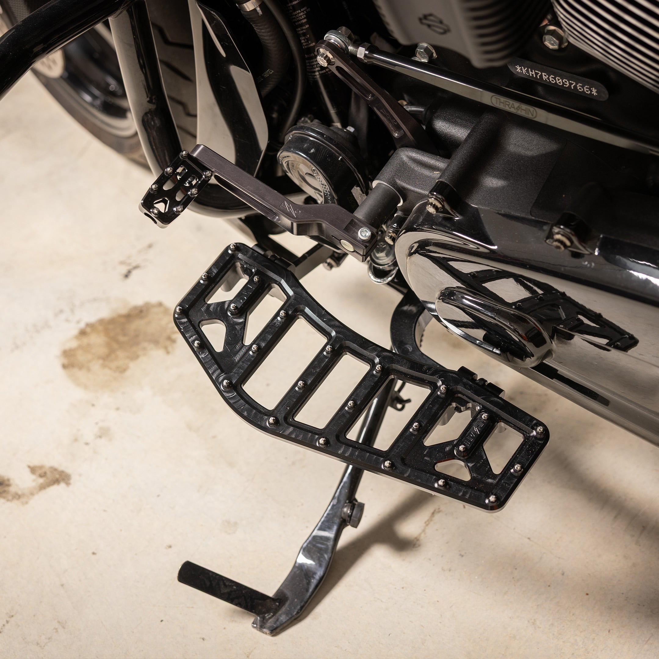 Thrashin Supply® Aggressor Floorboards | Bagger - Black