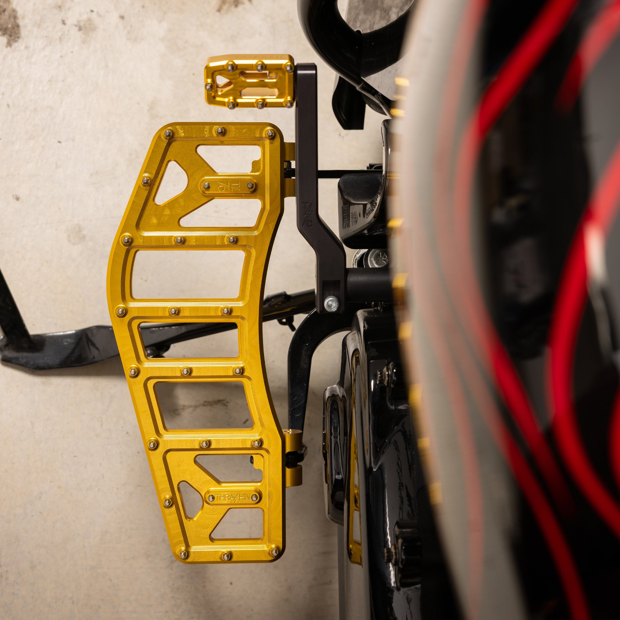 Thrashin Supply® Aggressor Floorboards | Bagger - Gold