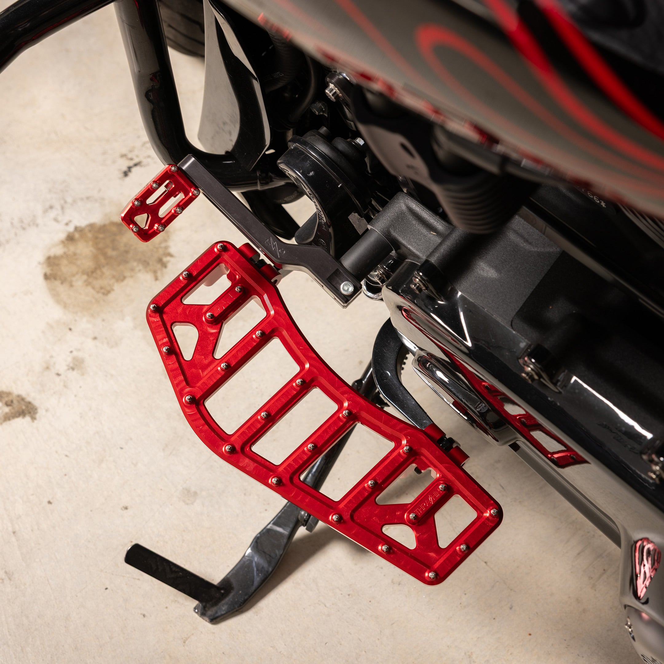 Thrashin Supply® Aggressor Floorboards | Bagger - Red