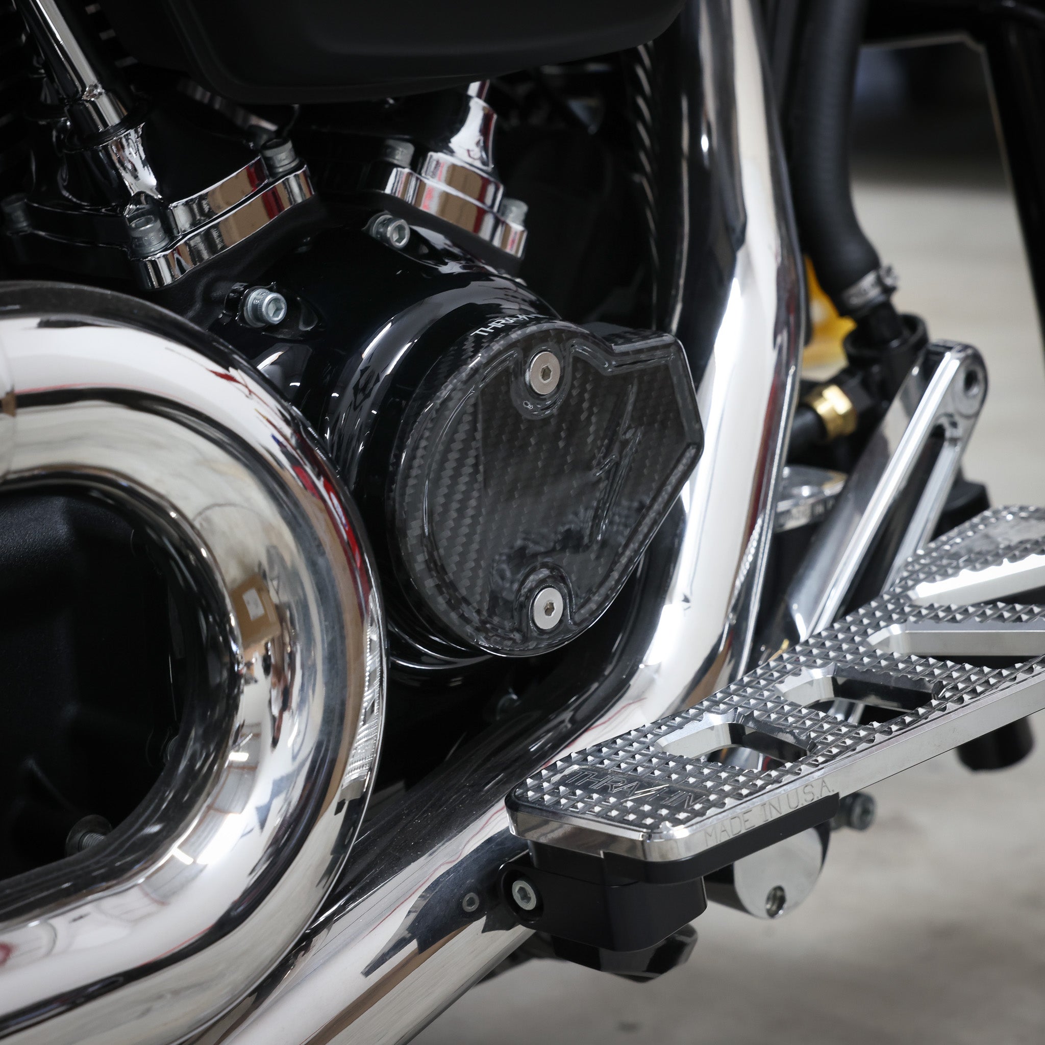 FXBRS M8 カムカバー Arlen Ness® Rough Crafts® M8 Cam Cover - BLACK - RickRak