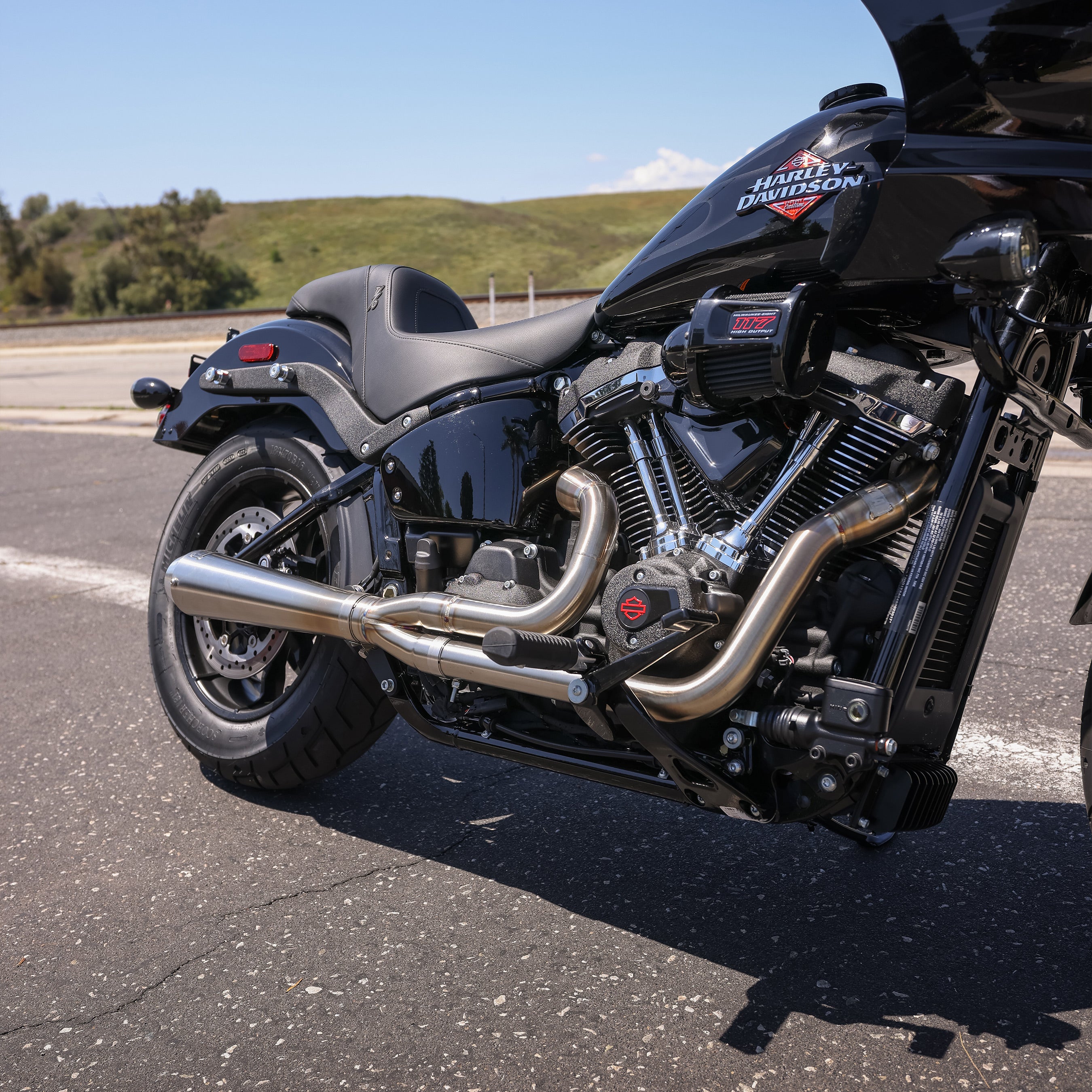 THRASHIN Anti-Reversion Exhaust System - M8 Softail | Straight-Out