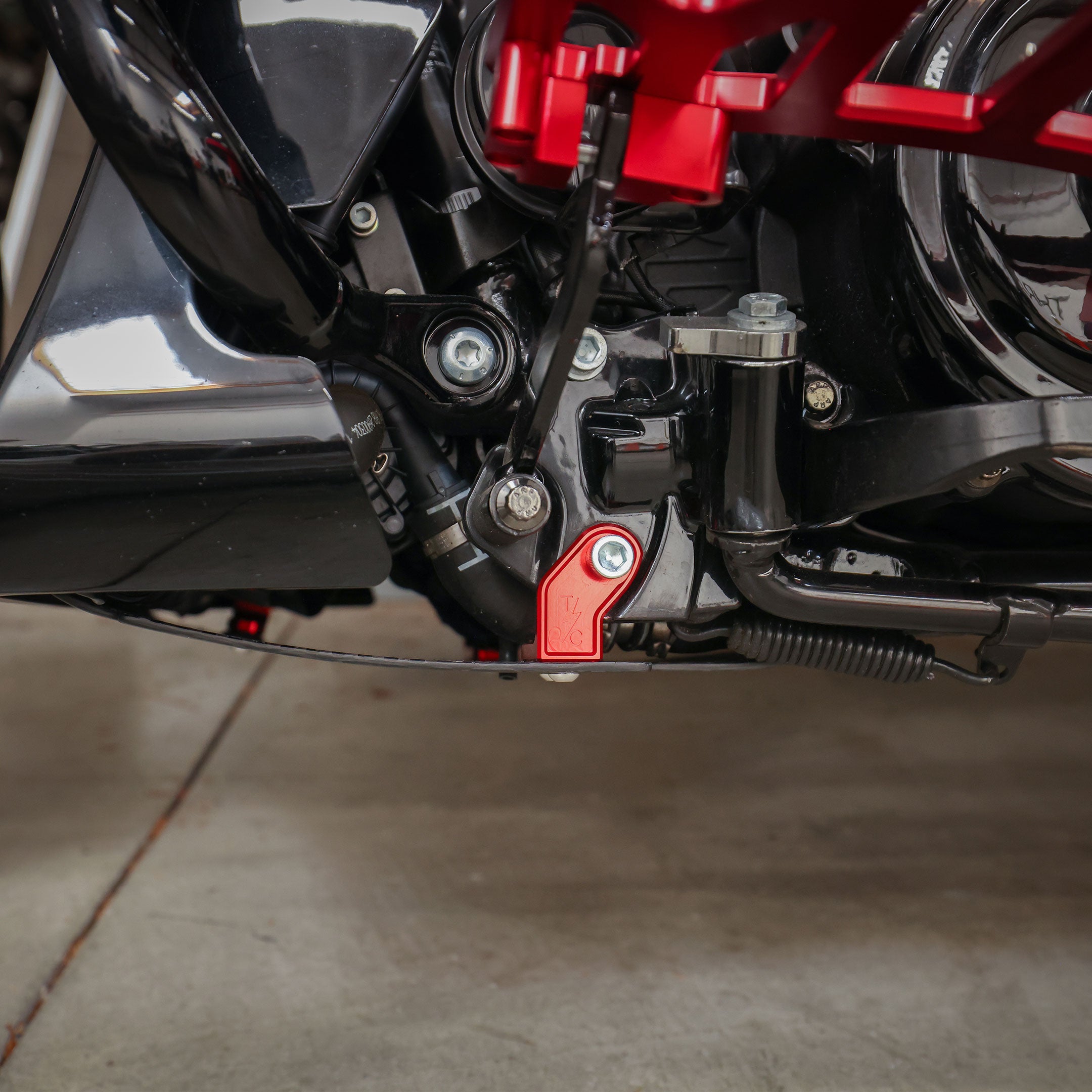 Thrashin® Real Carbon Skid Plate For 2024+ Harley-Davidson Touring