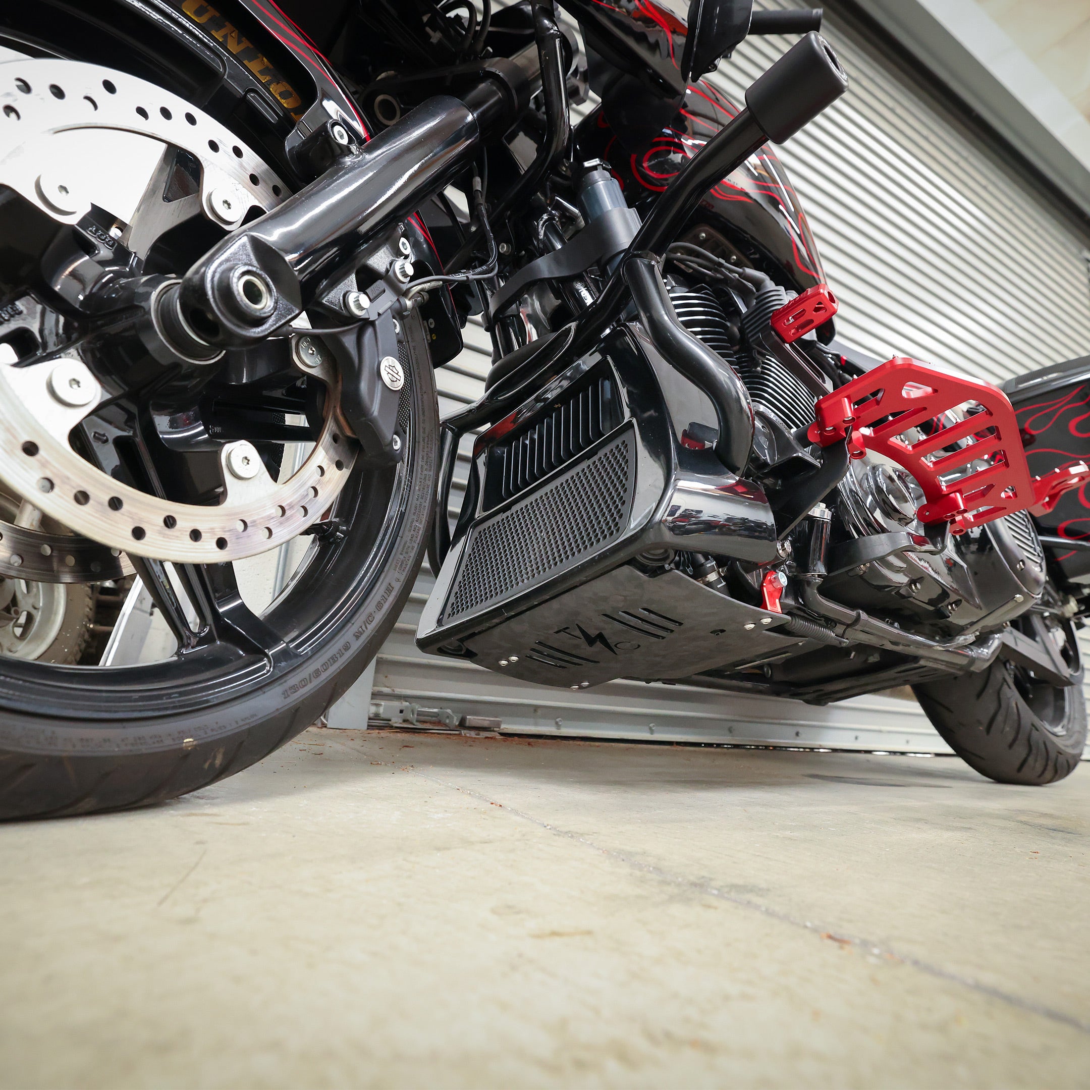 Thrashin® Real Carbon Skid Plate For 2024+ Harley-Davidson Touring
