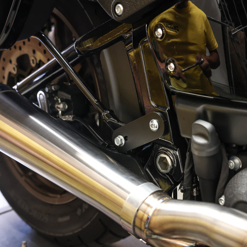 2022 M8 Softail Oem Saddlebag Mount